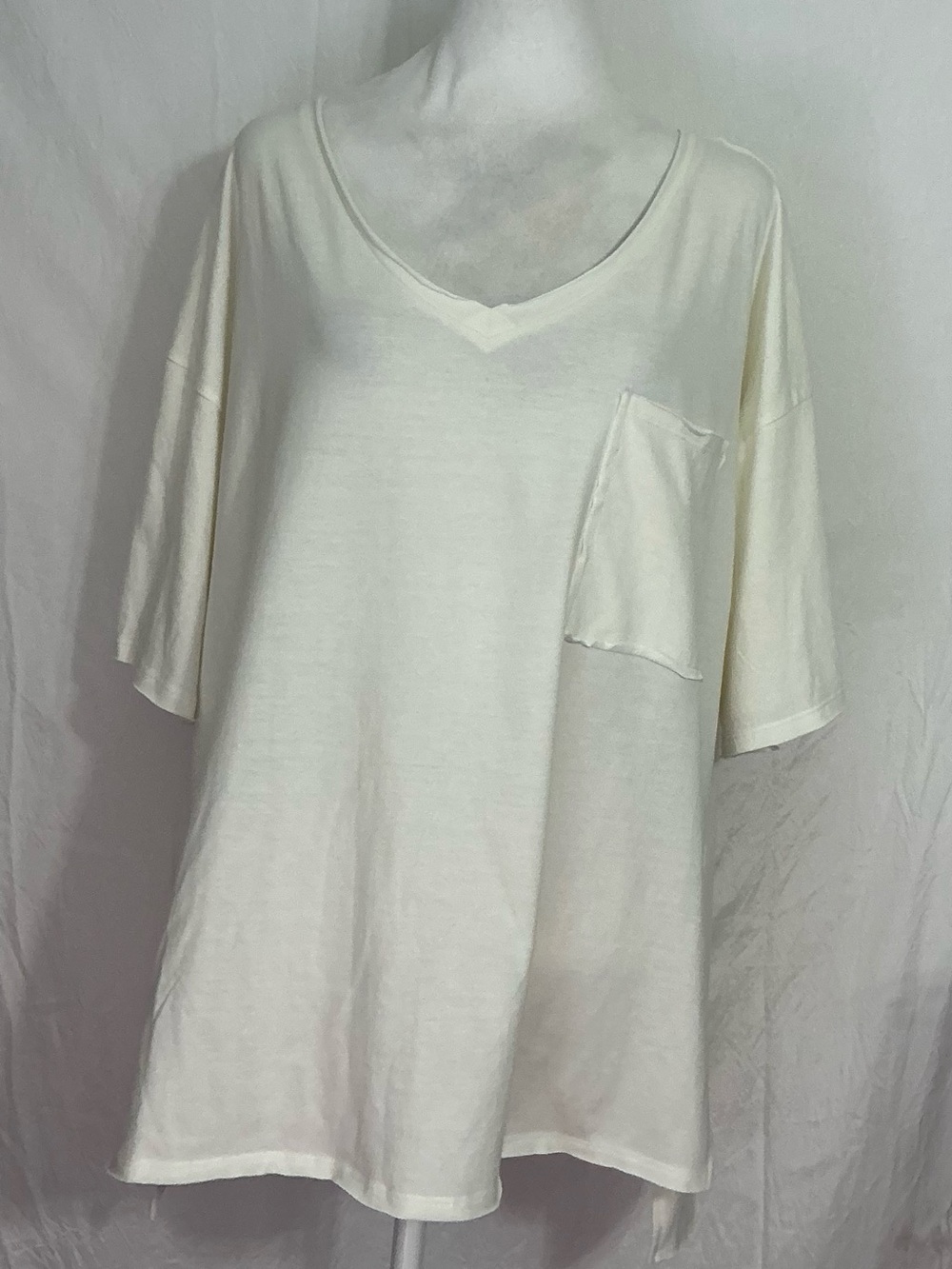 Everyday Cream V-Neck Pocket Tee